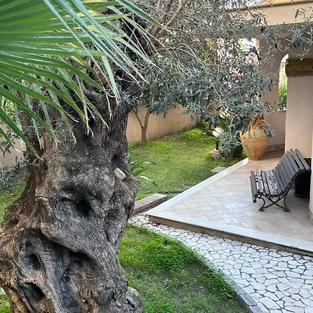 Piccola Dimora Candido بيت ضيافة 3*